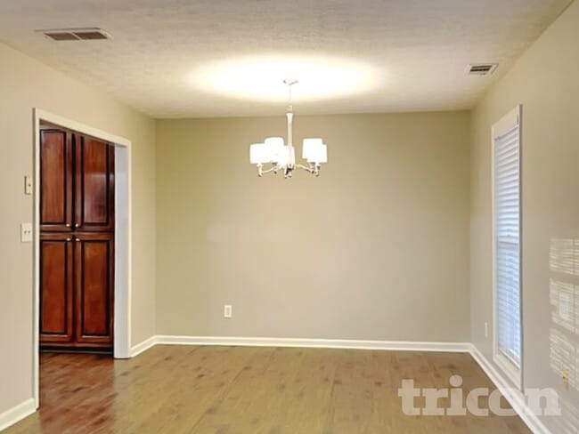 Photo - 375 Radcliffe Trce