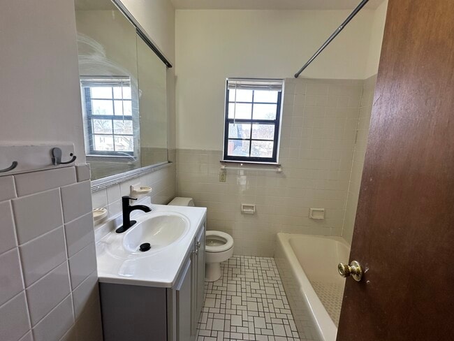 Photo - 1747 E 2nd St Unit 1