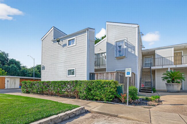 Photo - 9809 Richmond Ave.