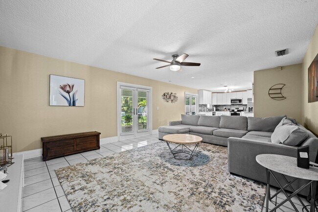 13724 Lilac Pl