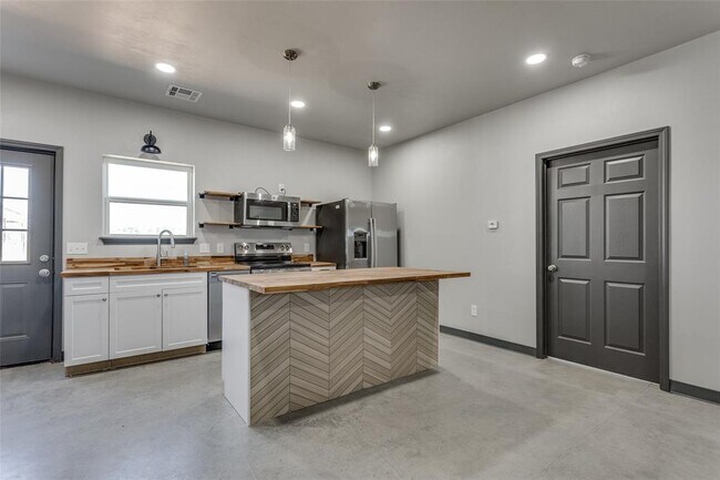 Photo - 12571 US-77