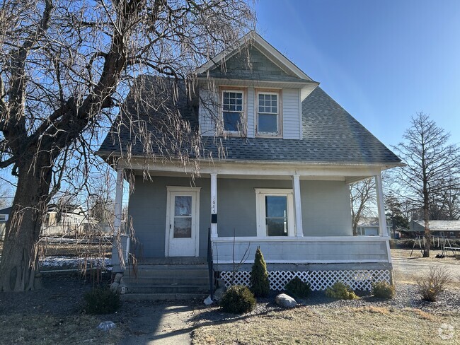 Building Photo - 1645 N Gilbert St Rental