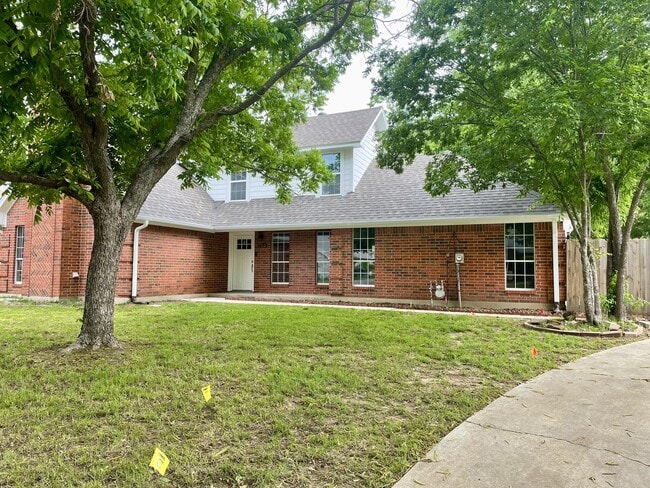 Photo - 1433 Pickwick Ln