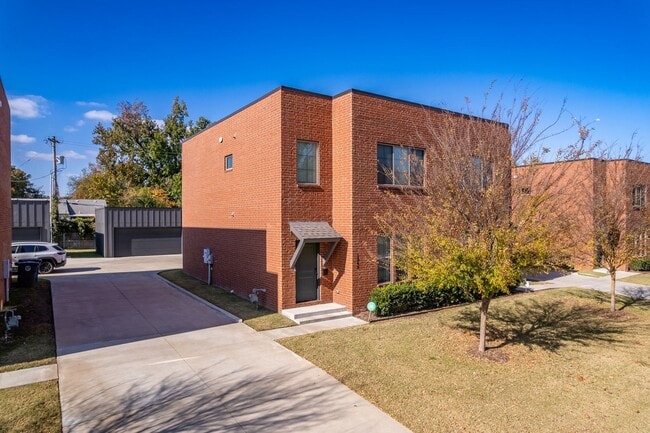 Building Photo - P.57 Kode Properties, LLC 1240-1242 Unit 1242