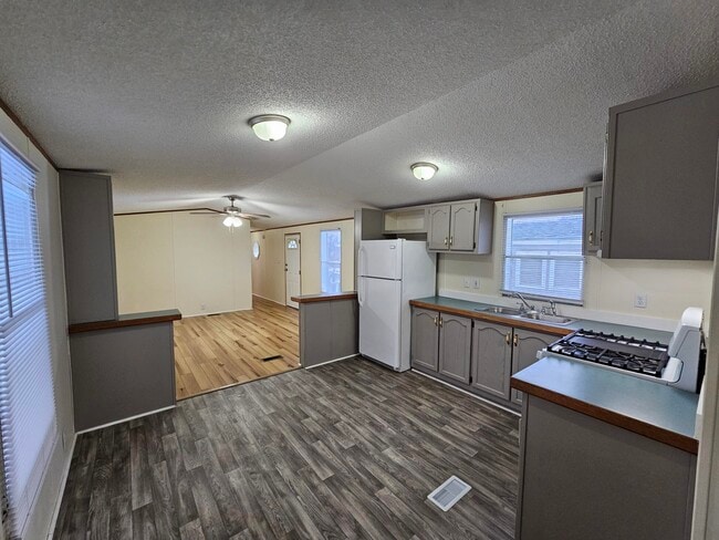 Photo - 5687 Lowell Rd