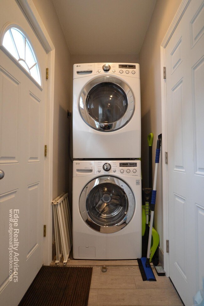 Photo - 115 Glenville Ave Unidad 1