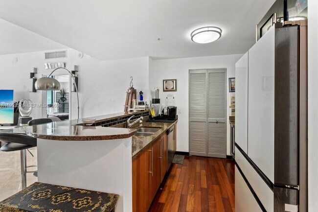 Photo - 300 S Biscayne Blvd Unit T-2514