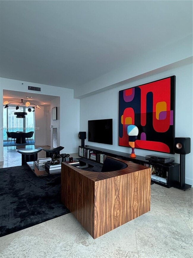 Photo - 300 South Pointe Dr Unidad 2106