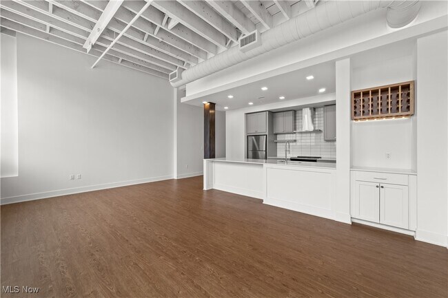 Building Photo - 2048 Fulton Rd Unit 207