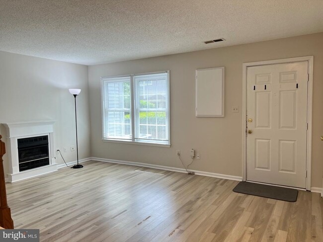 Photo - 6015 Netherton St