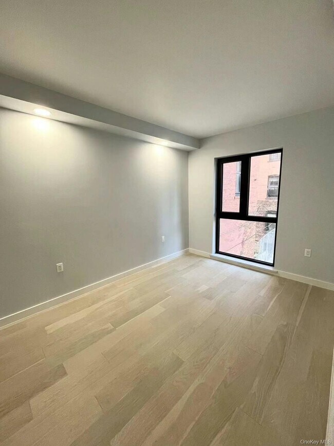 Photo - 37-32 89th St