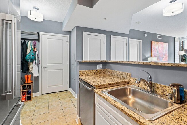 Photo - 2 Bedroom 2 Bath Condo Open Floor-plan, Stainless Steel Appliances, Pool, Concierge and More