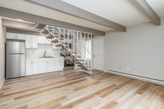 1BR, 1BA - 600SF - Living Room