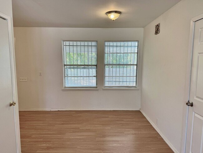Photo - 3 Bed 1 Bath In Lynwood