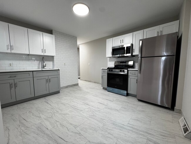 Building Photo - 45-51-51 Cowles St