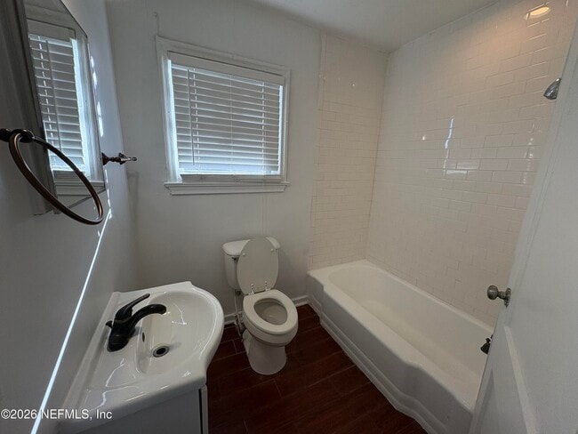 Photo - 4719 Crescent St