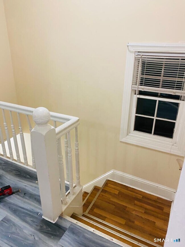 Photo - 210 Smith St