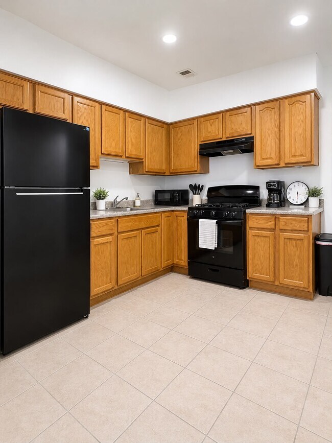 Building Photo - 44 Astor-2 Unit 2