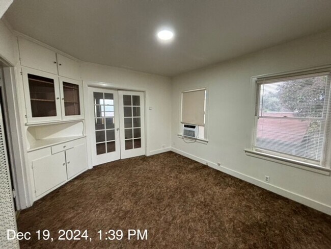 1109 Oak St Unidad 1109.5 Oak Street