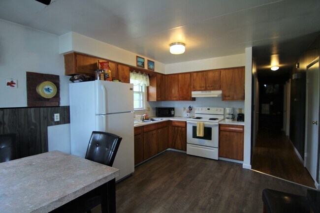 Photo - 216 E Grand Ave