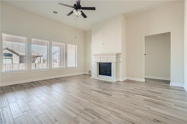 Photo - 1412 Saddlespur Ln