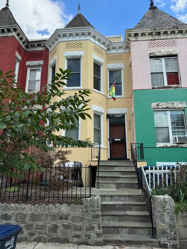 Columbia Heights Four Story Row home for R... - Columbia Heights Four Story Row home for R...