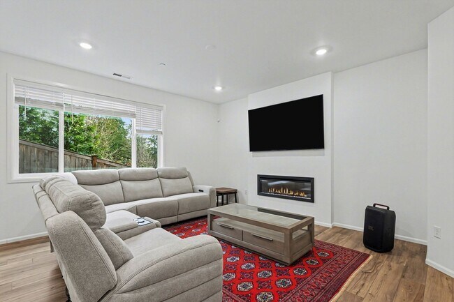 Photo - 219 179th St SE