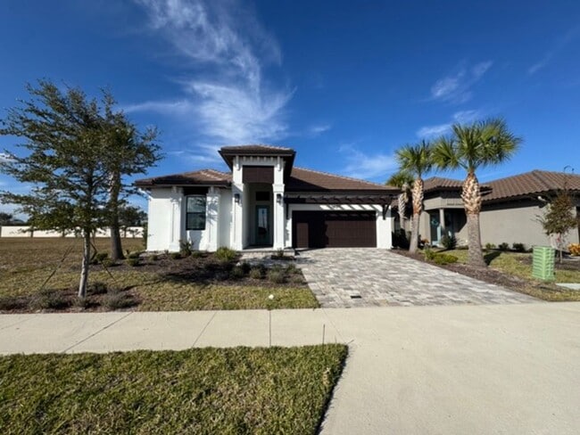 Building Photo - Coastal Living in Marina del Palma?!