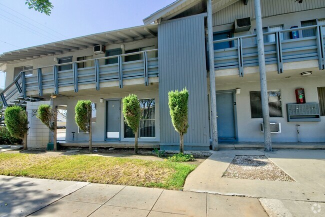 Building Photo - 801 S Merrill St Rental