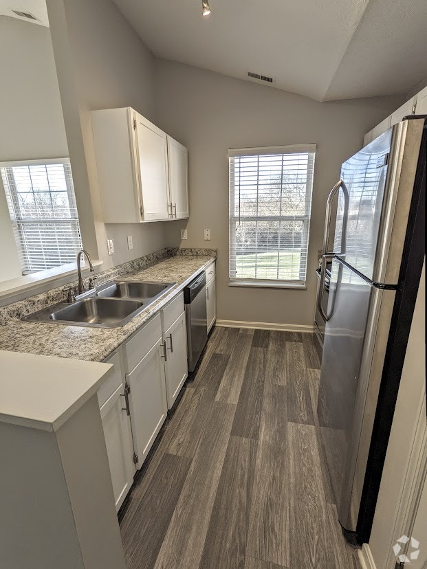 Schooner kitchen - Spinnaker Cove Apartments