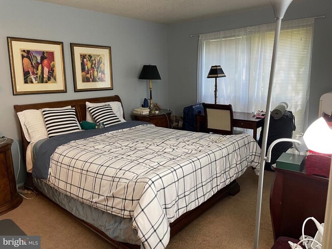 Building Photo - 5 Chamberlin Ct