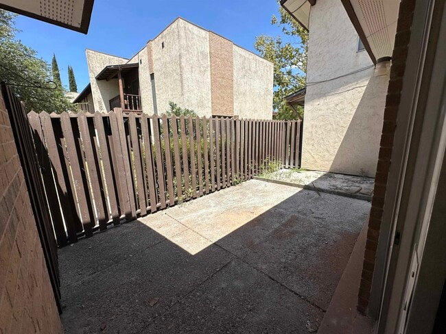 Photo - 100 Royal 16A Way