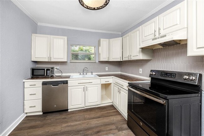 Photo - 1763 Preston St S