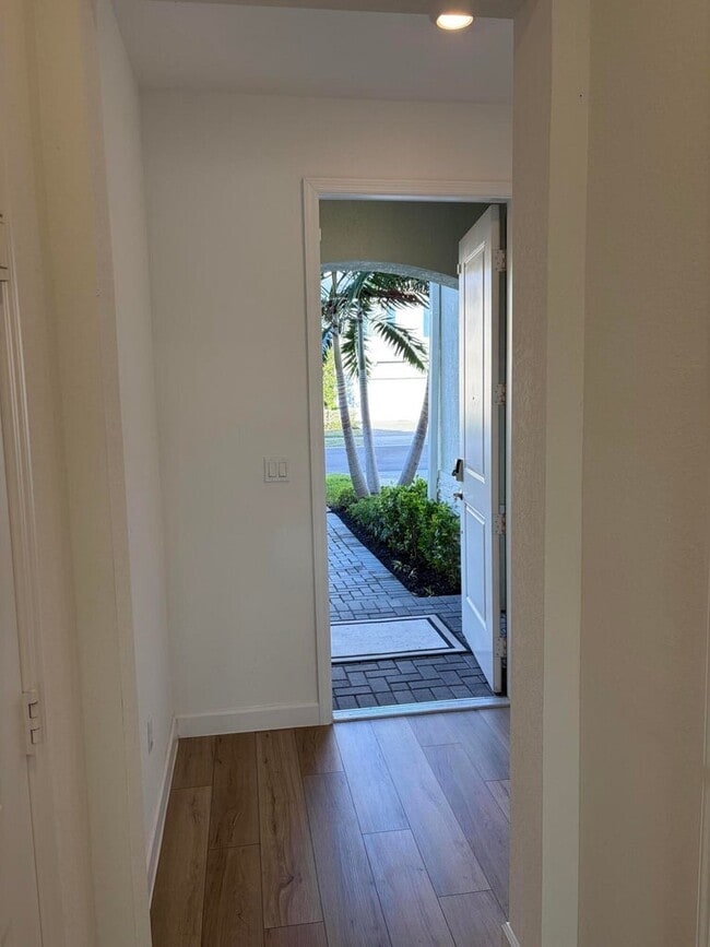 Photo - 4181 Lagoon Shore Dr