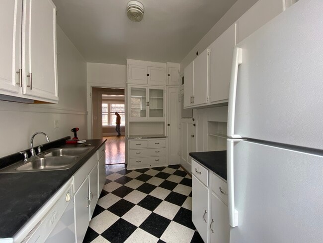 Photo - 612-626 Sheridan Rd