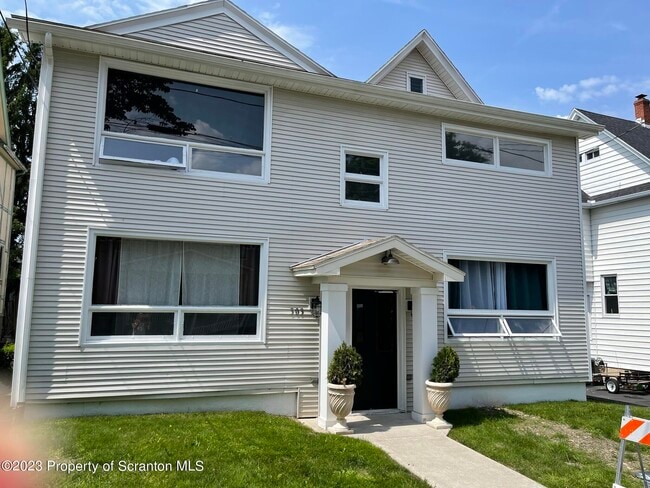 Photo - 305 E Drinker St Apartment