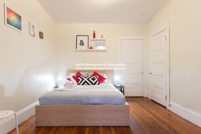 Building Photo - 48 Babcock St Unit 4