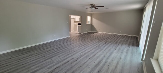 Sala de estar y comedor - 903 Brockman St