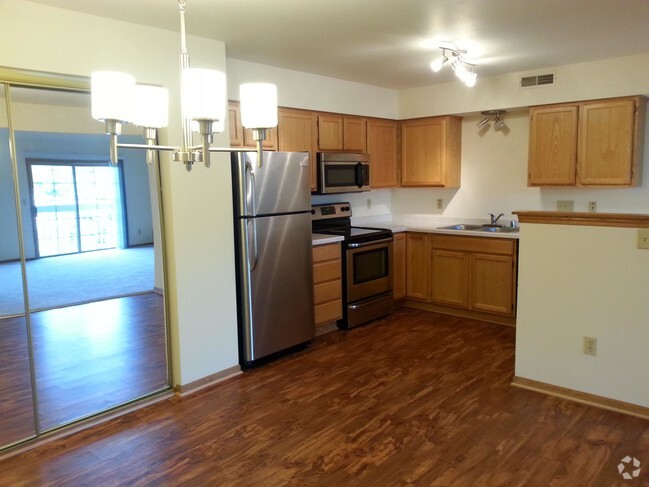 Interior Photo - The Glens of Waukesha Rental