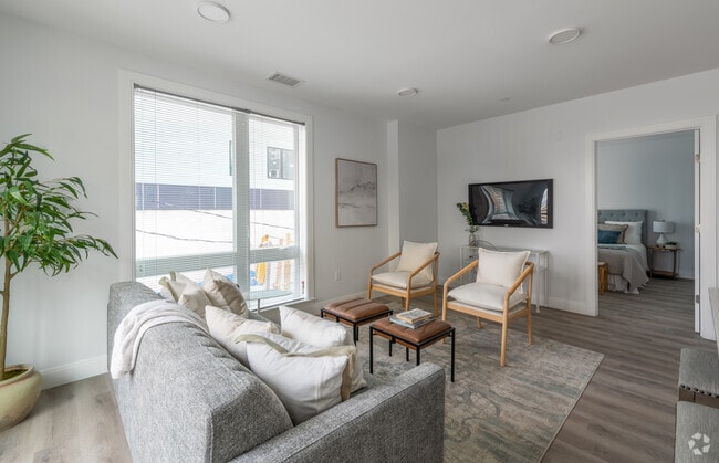 2BR, 2BA - 937 SQ FT