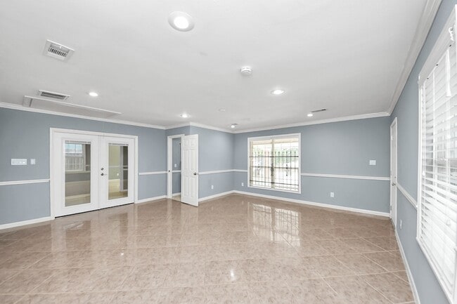 Photo - 5920 Conley St