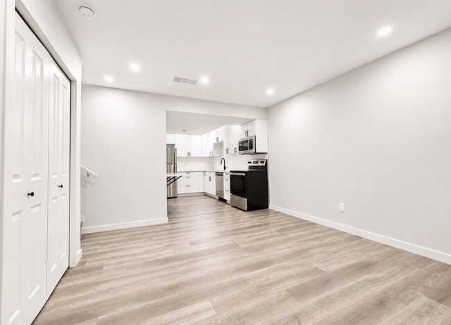 Photo - 20435 25 Av NW