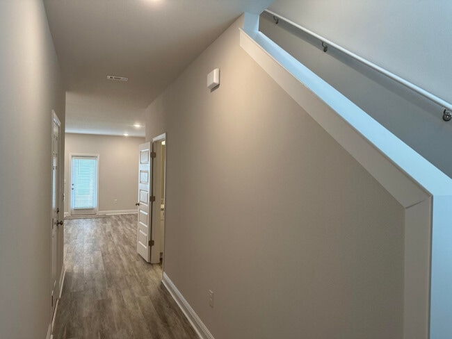 Photo - 1025 McLaren Cir