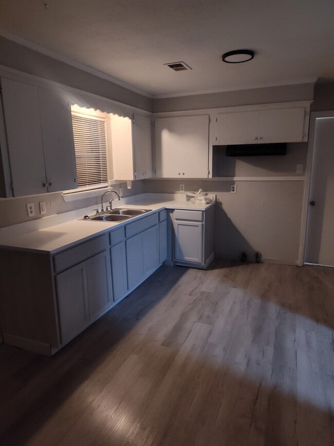 Photo - 1126 Barbara Ann Dr