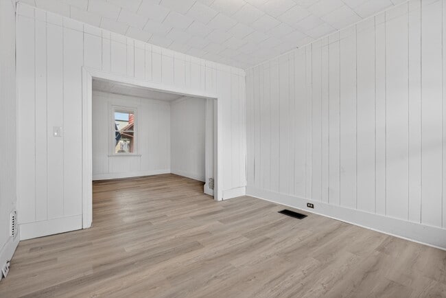 Photo - 355 S 9th St