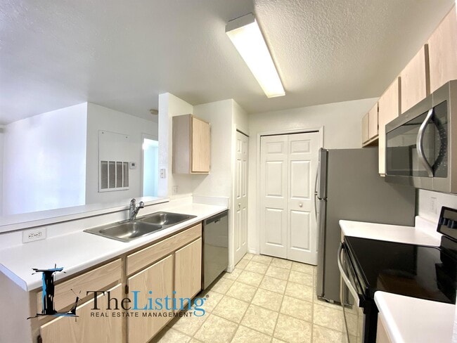 Photo - 5459 Vineland Rd