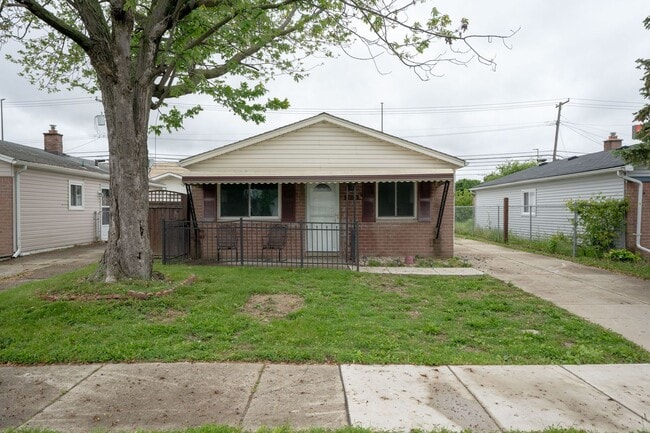 Charming Home - Charming Home