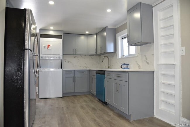 99 Maple Ave Unit 3