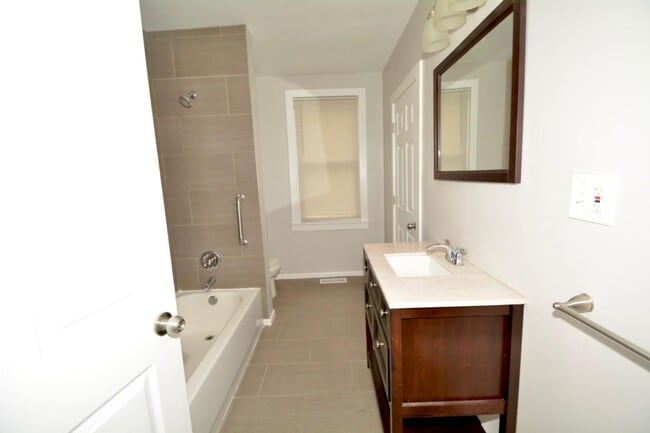Photo - Cute 2 bed 1 Bath Home! Huge Walk in Closet!!!!