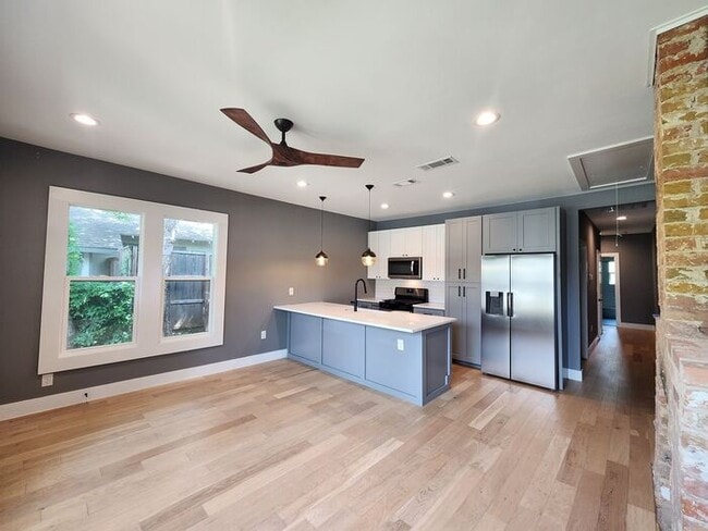 Photo - 2BR/1BA Remodeled Duplex w/ In-Unit W/D in Oak Cliff